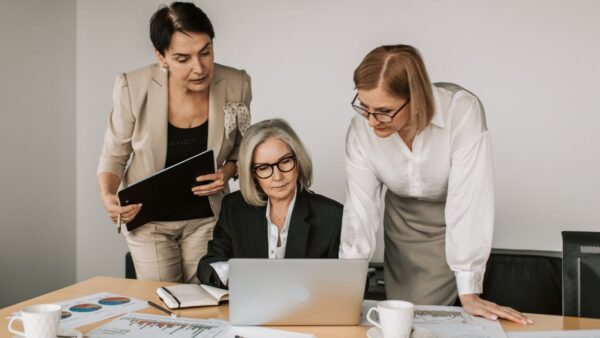 7 Powerful Ways the Right Consultant Can Turn a Stuck Business Around